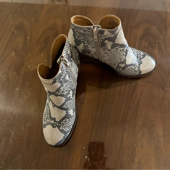 Leather Lucky🍀 brand Snakeprint Booties -S-6M - Picture 9 of 9